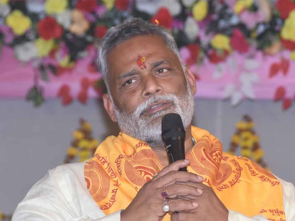 पप्पू यादव पर इनकम टैक्स का शिकंजा, कैश बांटने के मामले में हुई जांच पप्पू यादव पर इनकम टैक्स का शिकंजा, कैश बांटने के मामले में हुई जांच