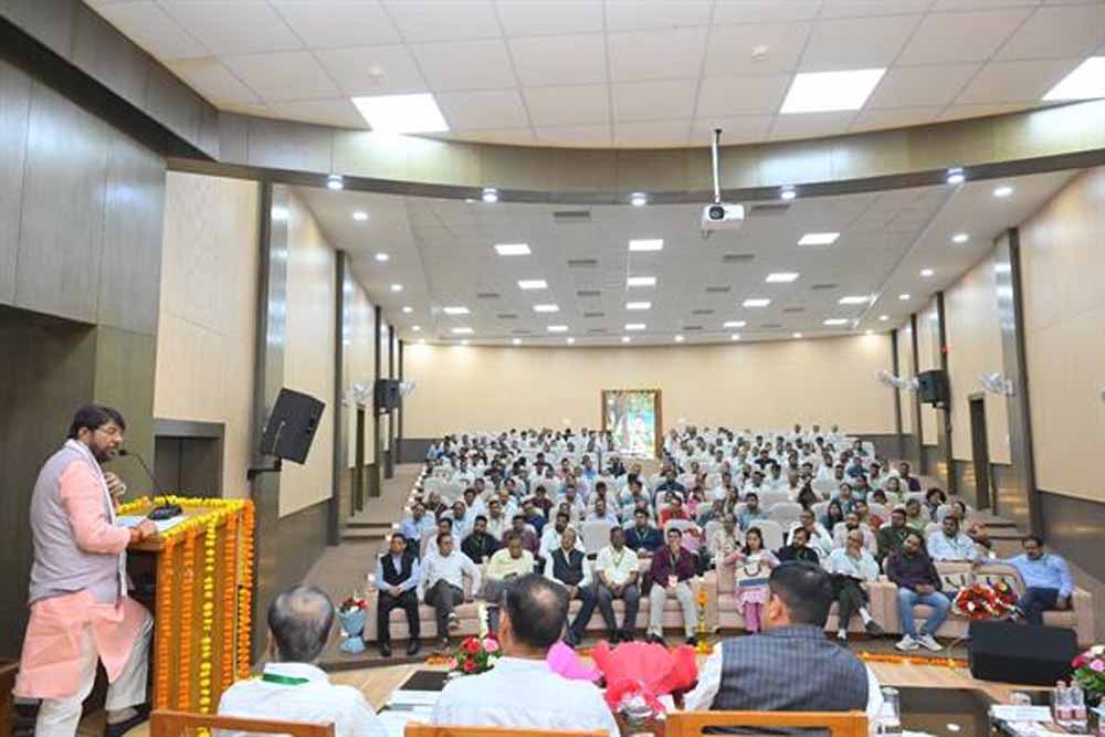 प्रदेश की प्रगति में पशुपालन एवं डेयरी क्षेत्र का महत्वपूर्ण योगदान : राज्य मंत्री पटेल प्रदेश की प्रगति में पशुपालन एवं डेयरी क्षेत्र का महत्वपूर्ण योगदान : राज्य मंत्री पटेल