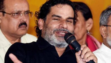 दो वोटर आईडी वाले मामले में फंसे प्रशांत किशोर, चुनाव आयोग ने 3 दिन में मांगा जवाब दो वोटर आईडी वाले मामले में फंसे प्रशांत किशोर, चुनाव आयोग ने 3 दिन में मांगा जवाब