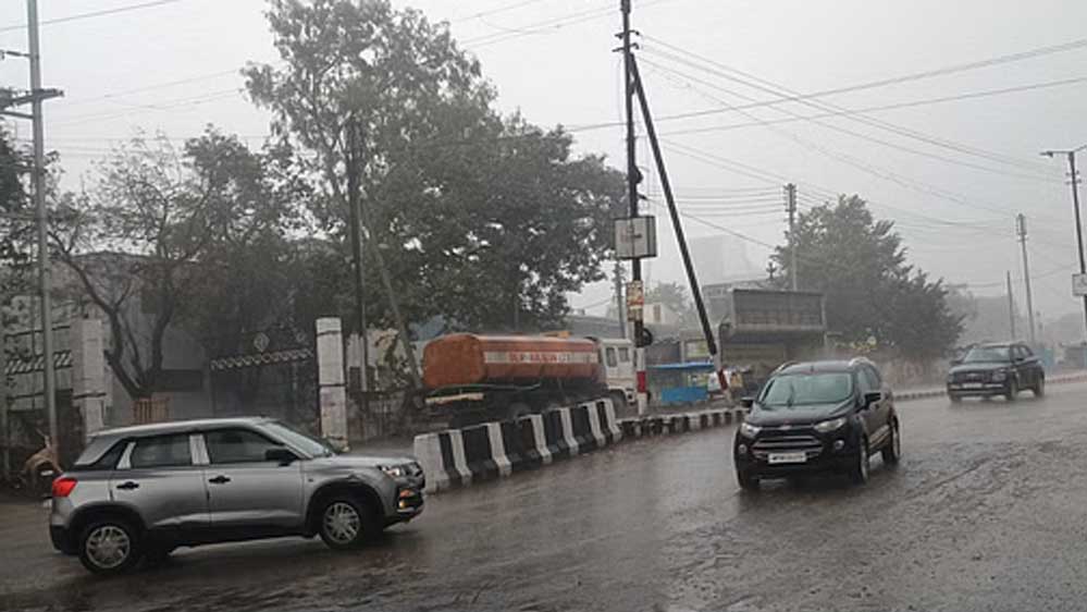 मध्यप्रदेश में आंधी-बारिश का दौर, दिन का पारा 23° से नीचे; 11 जिलों में अलर्ट मध्यप्रदेश में आंधी-बारिश का दौर, दिन का पारा 23° से नीचे; 11 जिलों में अलर्ट