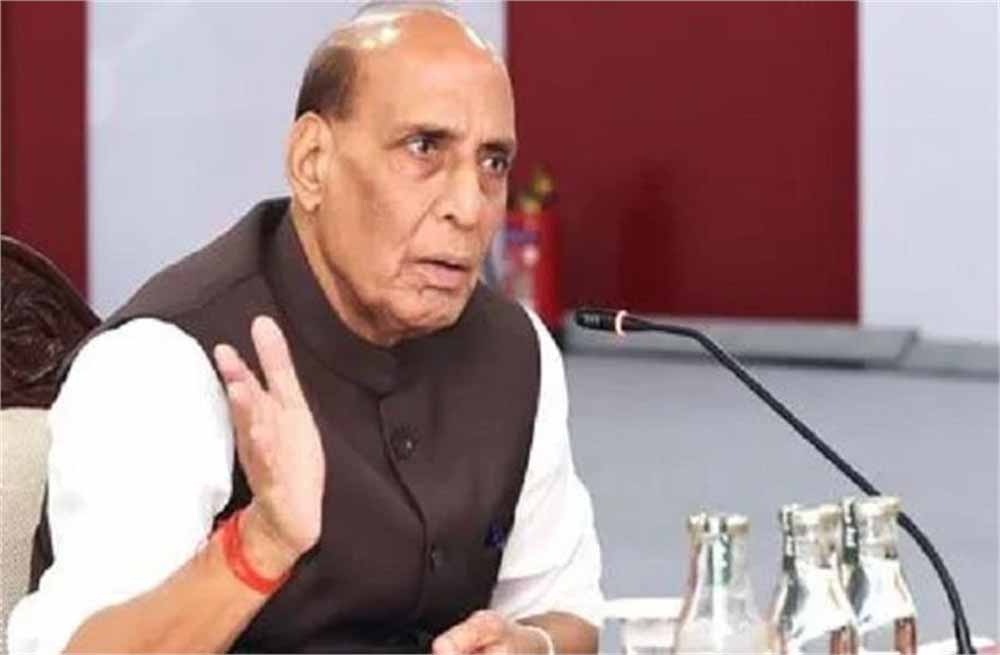 रक्षा मंत्री राजनाथ सिंह बोले — दस साल पहले कल्पना भी नहीं थी, यूपी बनेगा औद्योगिक क्रांति का केंद्र