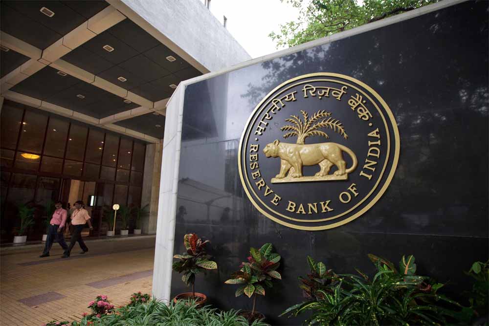 RBI की बड़ी कार्रवाई: इस बैंक से ग्राहक सिर्फ 10,000 रुपए ही निकाल पाएंगे