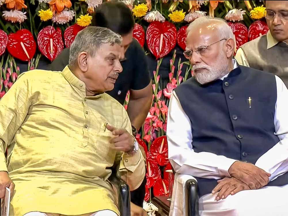 PM मोदी ने RSS की शताब्दी पर जारी किया विशेष डाक टिकट और सिक्का, संघ की भूमिका की जमकर सराहना PM मोदी ने RSS की शताब्दी पर जारी किया विशेष डाक टिकट और सिक्का, संघ की भूमिका की जमकर सराहना