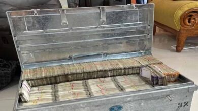 CBI की बड़ी कार्रवाई: 10 लाख रुपये लेते रंगे हाथों पकड़ा गया सरकारी अफसर, घर से बरामद हुआ पेटी भर पैसा!