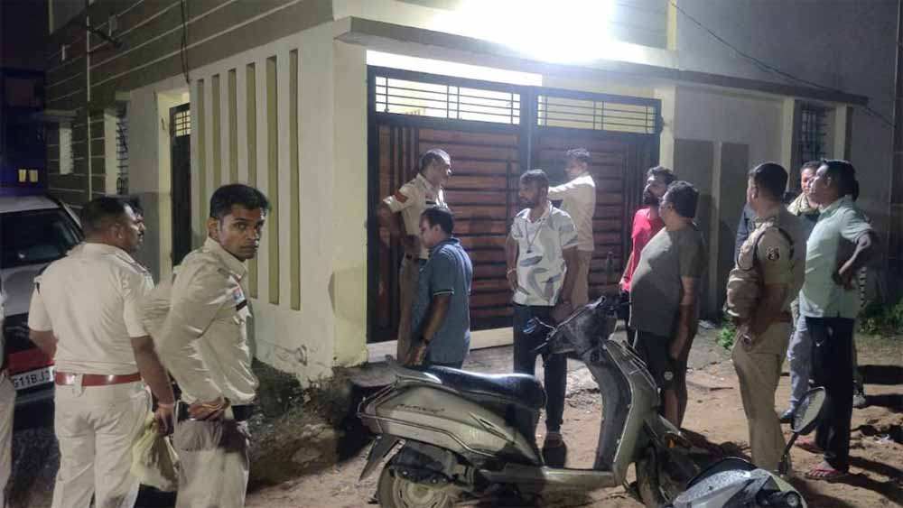 छत्तीसगढ़ में बड़ा खुलासा: जुआ खेलते पकड़े गए 6 पटवारी, संघ का कार्यकारी अध्यक्ष भी शामिल! छत्तीसगढ़ में बड़ा खुलासा: जुआ खेलते पकड़े गए 6 पटवारी, संघ का कार्यकारी अध्यक्ष भी शामिल!