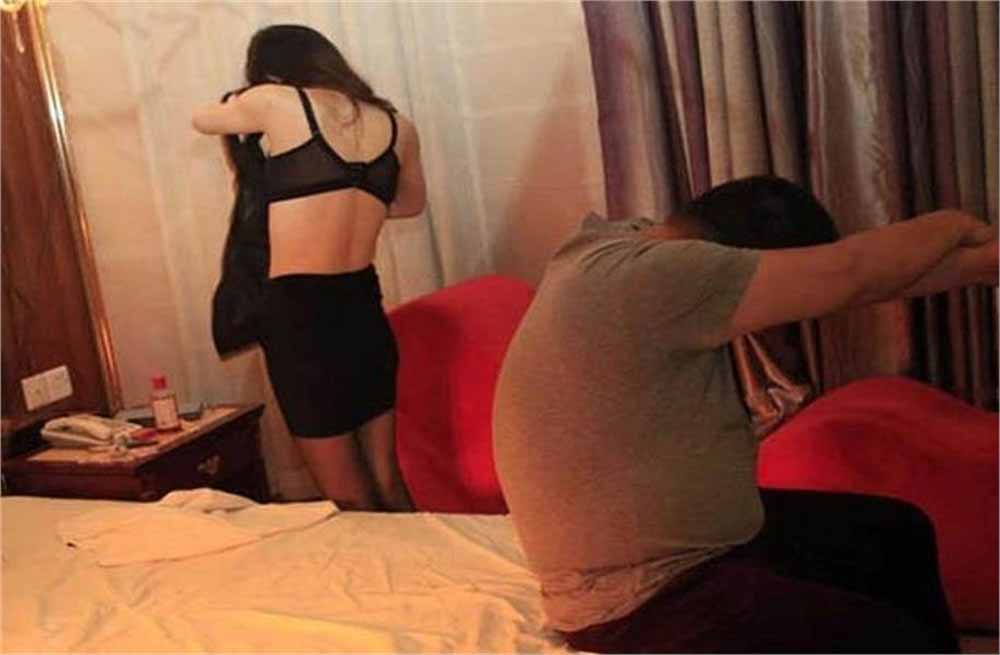 किराए के घर में चल रहा था सेक्स रैकेट, मोहल्ले की महिलाओं ने मचाया हड़कंप, पुलिस ने दबोचे तीन आरोपी