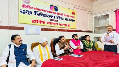 डॉक्टर्स की इमरजेंसी कक्ष में उपस्थिति सुनिश्चित करें : उप मुख्यमंत्री शुक्ल डॉक्टर्स की इमरजेंसी कक्ष में उपस्थिति सुनिश्चित करें : उप मुख्यमंत्री शुक्ल