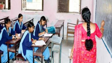 मध्य प्रदेश: चार अस्थायी शिक्षकों को हटाने में अधिकारियों की चूक, 14 साल में 8 लाख रुपये से ज्यादा की सैलरी ली मध्य प्रदेश: चार अस्थायी शिक्षकों को हटाने में अधिकारियों की चूक, 14 साल में 8 लाख रुपये से ज्यादा की सैलरी ली