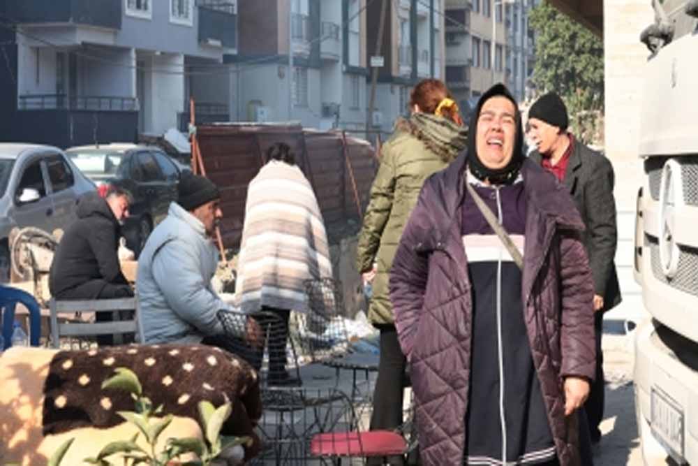 तुर्की में भूकंप से मचा हड़कंप: घबराए लोग इमारतों से कूदे, 19 घायल तुर्की में भूकंप से मचा हड़कंप: घबराए लोग इमारतों से कूदे, 19 घायल
