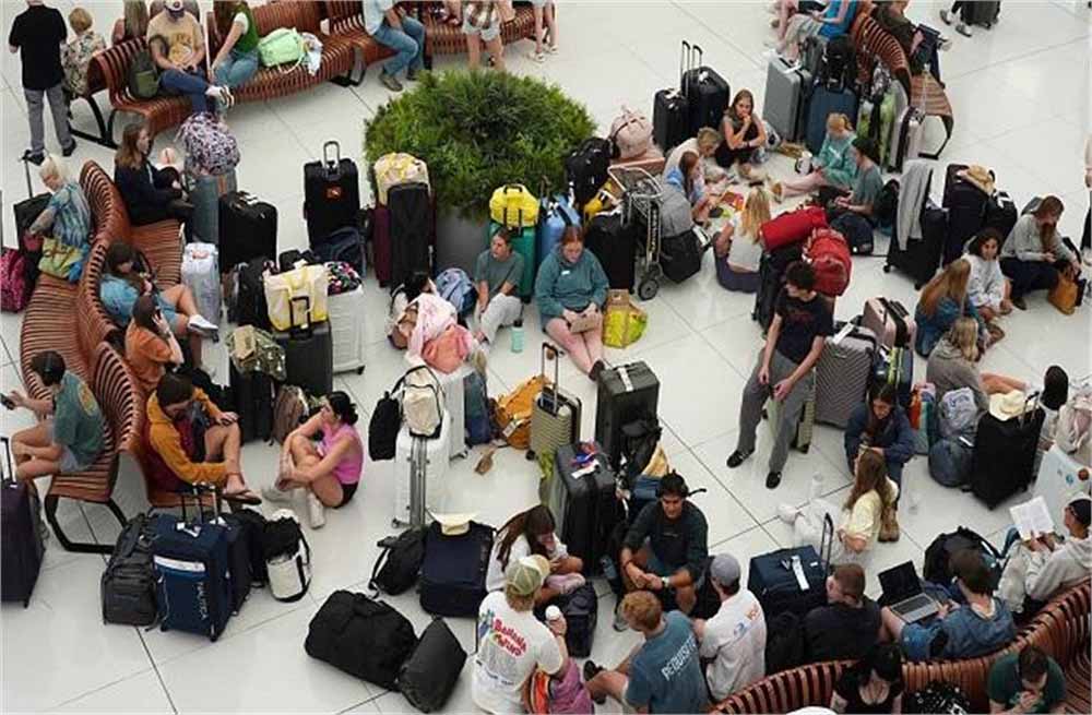 अमेरिका में हवाई अफरा-तफरी! 118 उड़ानें रद्द, 8700 से ज्यादा देरी से रवाना — FAA ने दी बड़ी चेतावनी अमेरिका में हवाई अफरा-तफरी! 118 उड़ानें रद्द, 8700 से ज्यादा देरी से रवाना — FAA ने दी बड़ी चेतावनी