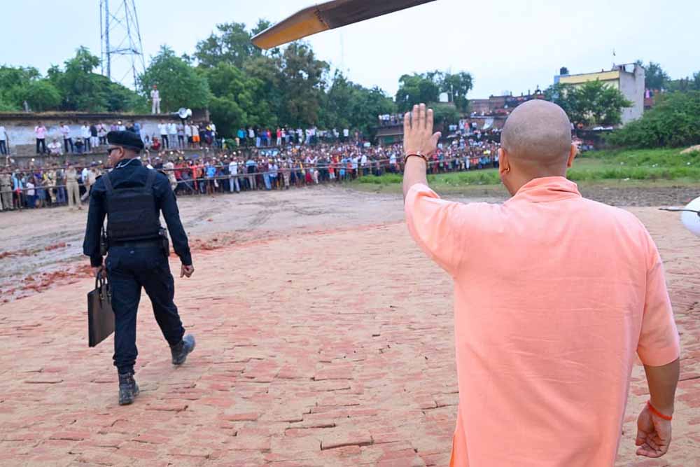 अब लाल सलाम नहीं, जय श्रीराम का नारा ही लगेगा : योगी आदित्यनाथ अब लाल सलाम नहीं, जय श्रीराम का नारा ही लगेगा : योगी आदित्यनाथ