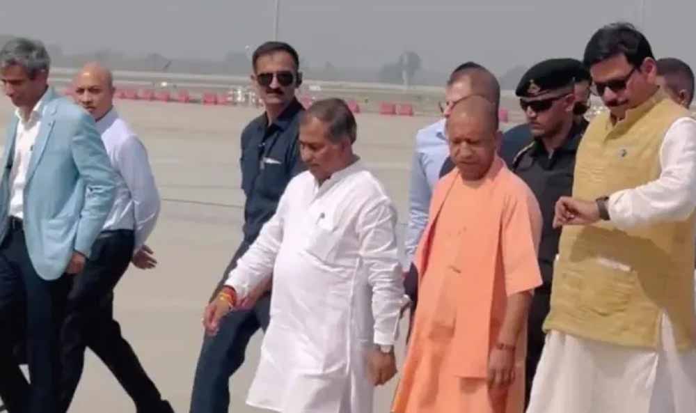 नोएडा इंटरनेशनल एयरपोर्ट का निरीक्षण: CM योगी ने तैयारियों का लिया जायजा