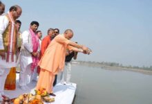 योगी आदित्यनाथ की अचानक हापुड़ यात्रा, गंगा में चढ़ाया दूध और अधिकारियों से की अहम बैठक
