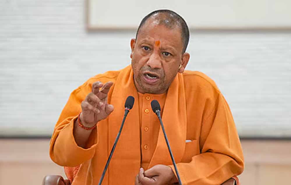 मुख्यमंत्री योगी आदित्यनाथ की ‘जीरो टॉलरेंस’ नीति से यूपी में महिला सुरक्षा मजबूत मुख्यमंत्री योगी आदित्यनाथ की ‘जीरो टॉलरेंस’ नीति से यूपी में महिला सुरक्षा मजबूत