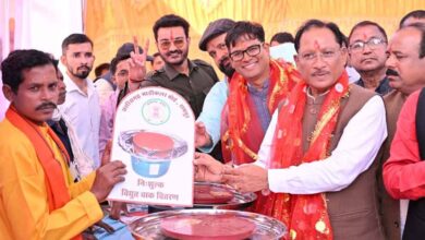 जशपुर जिले में शिल्पकारों के लिए स्थापित होगा ग्लेज़िंग यूनिट: मुख्यमंत्री साय जशपुर जिले में शिल्पकारों के लिए स्थापित होगा ग्लेज़िंग यूनिट: मुख्यमंत्री साय