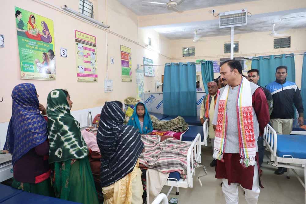 स्वास्थ्य मंत्री श्याम बिहारी जायसवाल ने सामुदायिक स्वास्थ्य केंद्र साजा का किया निरीक्षण