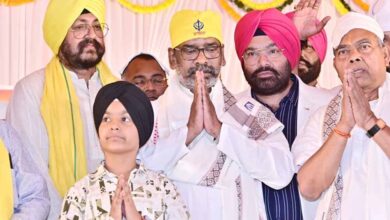 प्रकाश उत्सव  में CM हेमंत सोरेन ने पत्नी संग गुरु ग्रंथ साहिब के समक्ष टेका मत्था