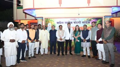 महान संत कबीर साहेब के पवित्र धाम दामाखेड़ा आश्रम में पर्यटन मंत्री राजेश अग्रवाल का धर्मगुरु प्रकाश मुनिनाम से सौजन्य भेंट