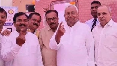 मुख्यमंत्री नीतीश कुमार ने डाला वोट, कहा – मतदान सिर्फ अधिकार नहीं, जिम्मेदारी भी है