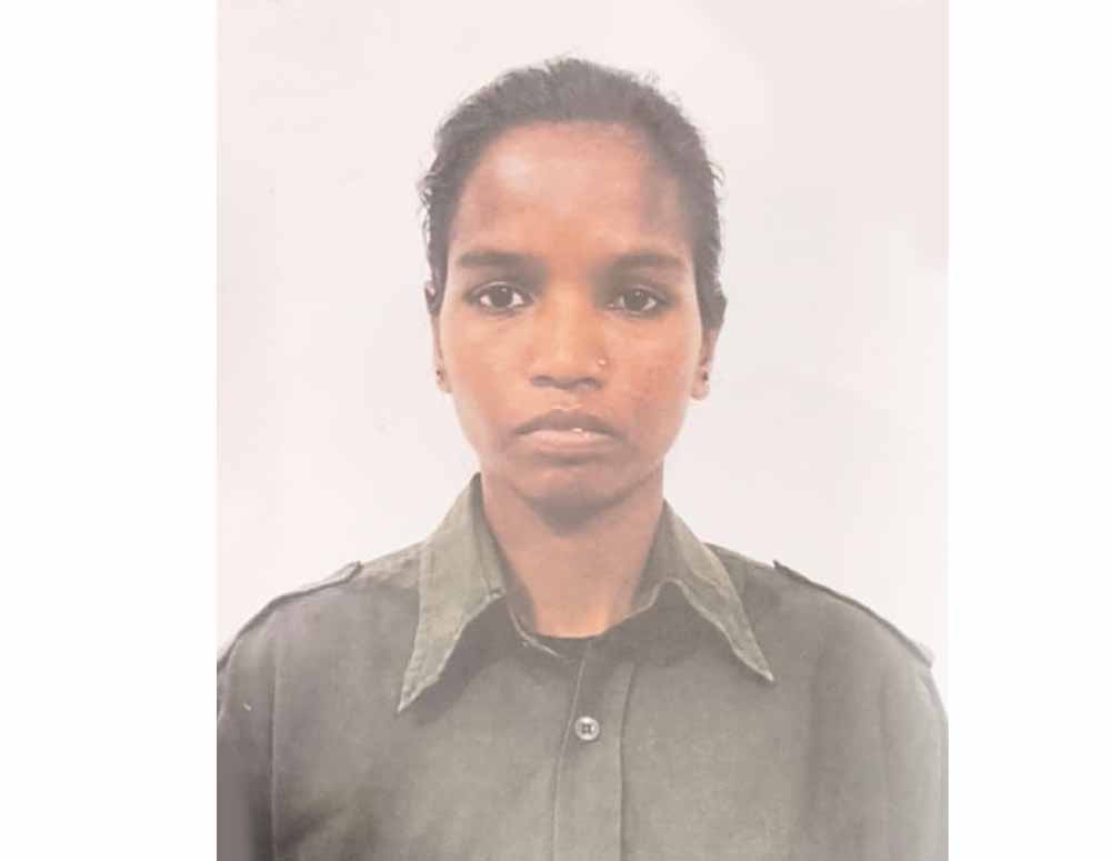 14 साल बाद बंदूक से विश्वास की राह पर: 17 लाख की इनामी नक्सली कमला सोरी ने किया आत्मसमर्पण 14 साल बाद बंदूक से विश्वास की राह पर: 17 लाख की इनामी नक्सली कमला सोरी ने किया आत्मसमर्पण