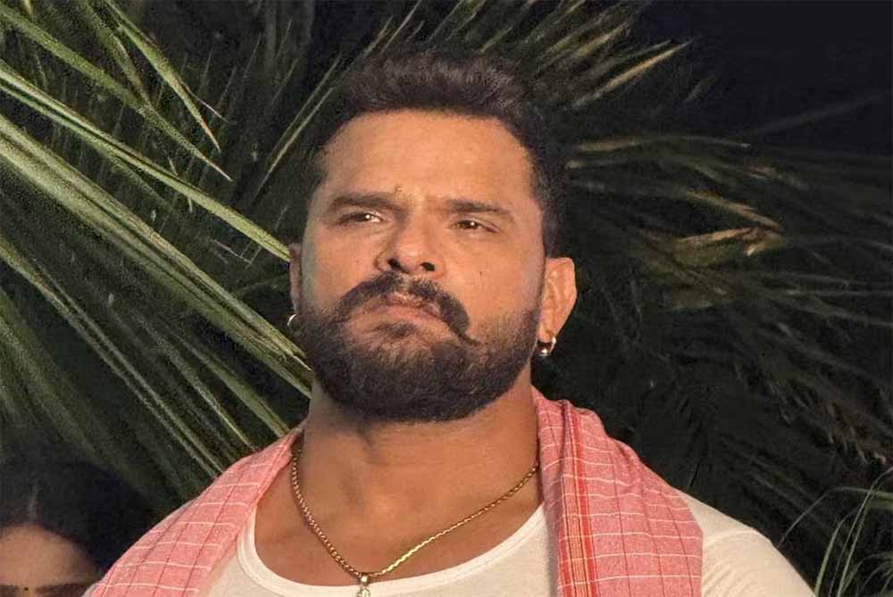 बिहार चुनावी सरगर्मी के बीच खेसारी लाल यादव को झटका, नगर निगम ने थमाया नोटिस बिहार चुनावी सरगर्मी के बीच खेसारी लाल यादव को झटका, नगर निगम ने थमाया नोटिस