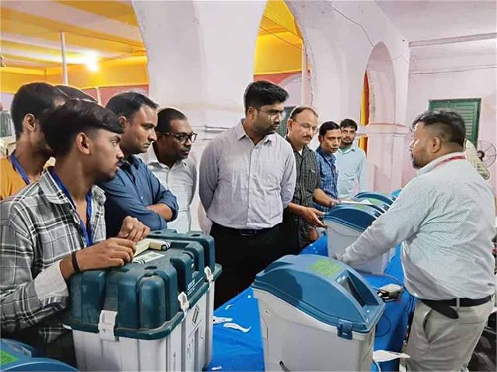 अब रात में बूथ पर नहीं रुकेगी पोलिंग पार्टियां, प्रशासन ने बताई बड़ी वजह अब रात में बूथ पर नहीं रुकेगी पोलिंग पार्टियां, प्रशासन ने बताई बड़ी वजह