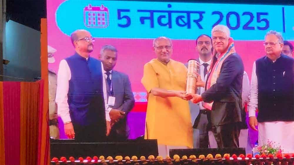 लंदन में मनीष तिवारी का जलवा: उपराष्ट्रपति ने किया ‘छत्तीसगढ़ अप्रवासी भारतीय सम्मान’ से सम्मानित लंदन में मनीष तिवारी का जलवा: उपराष्ट्रपति ने किया ‘छत्तीसगढ़ अप्रवासी भारतीय सम्मान’ से सम्मानित