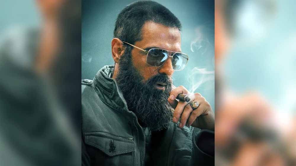 ‘धुरंधर’ से रणवीर सिंह ने शेयर किया अर्जुन रामपाल का लुक, सोशल मीडिया पर मचा धमाल ‘धुरंधर’ से रणवीर सिंह ने शेयर किया अर्जुन रामपाल का लुक, सोशल मीडिया पर मचा धमाल