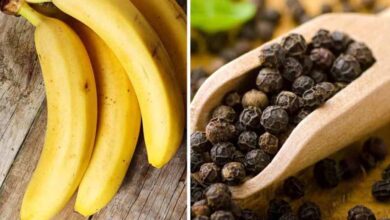 हर रोज सिर्फ एक केला और चुटकी भर काली मिर्च खाने के 6 चौंकाने वाले फायदे