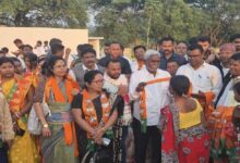 घाटशिला उपचुनाव से पहले JMM को बड़ा झटका, सैकड़ों कार्यकर्ता भाजपा में शामिल