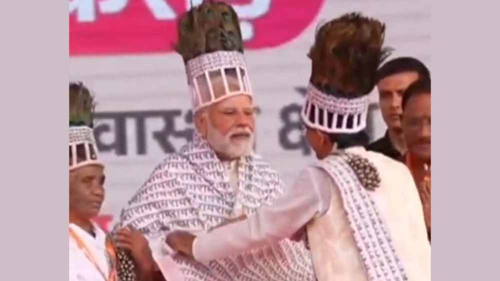 आस्था ने छुआ हृदय: प्रधानमंत्री नरेंद्र मोदी से रामनामी समाज के प्रतिनिधियों की आत्मीय भेंट आस्था ने छुआ हृदय: प्रधानमंत्री नरेंद्र मोदी से रामनामी समाज के प्रतिनिधियों की आत्मीय भेंट