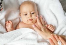 इन आसान टिप्स से बच्चे की स्किन हमेशा रहेगी सॉफ्ट और ग्लोइंग