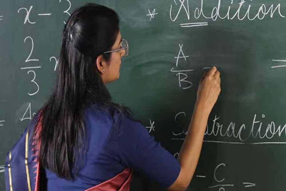 छत्तीसगढ़ में शिक्षक भर्ती को हरी झंडी: टेट की तिथि घोषित, सेट की घोषणा भी जल्द छत्तीसगढ़ में शिक्षक भर्ती को हरी झंडी: टेट की तिथि घोषित, सेट की घोषणा भी जल्द