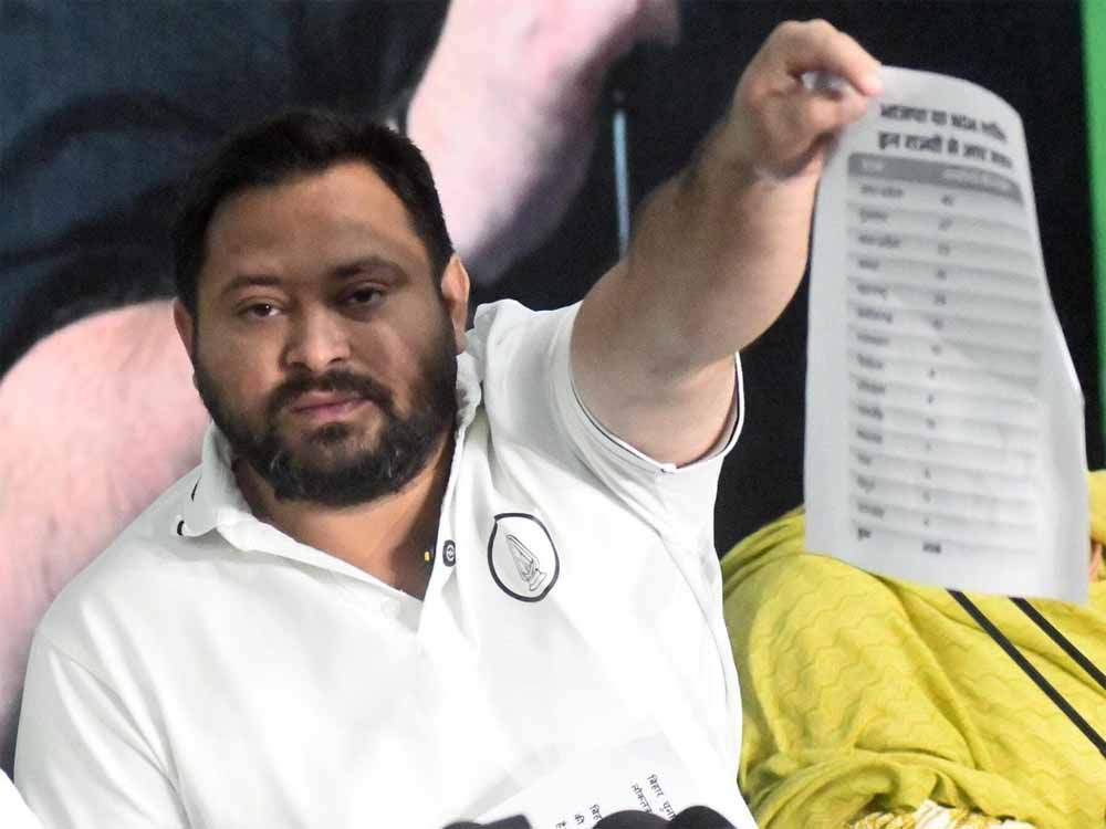 बिहार चुनाव: वोट प्रतिशत में RJD आगे, सीटों में BJP–JDU का पलड़ा भारी बिहार चुनाव: वोट प्रतिशत में RJD आगे, सीटों में BJP–JDU का पलड़ा भारी