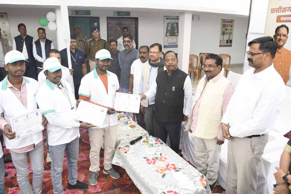 स्वरोजगार से जोड़ने की विशेष पहल, मंत्री नेताम ने किया प्रशिक्षण केंद्र का शुभारंभ स्वरोजगार से जोड़ने की विशेष पहल, मंत्री नेताम ने किया प्रशिक्षण केंद्र का शुभारंभ