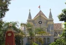 टाइपिंग गलती ने दिलाई एक साल की सजा: हाईकोर्ट ने कलेक्टर पर 2 लाख रुपये जुर्माना लगाया