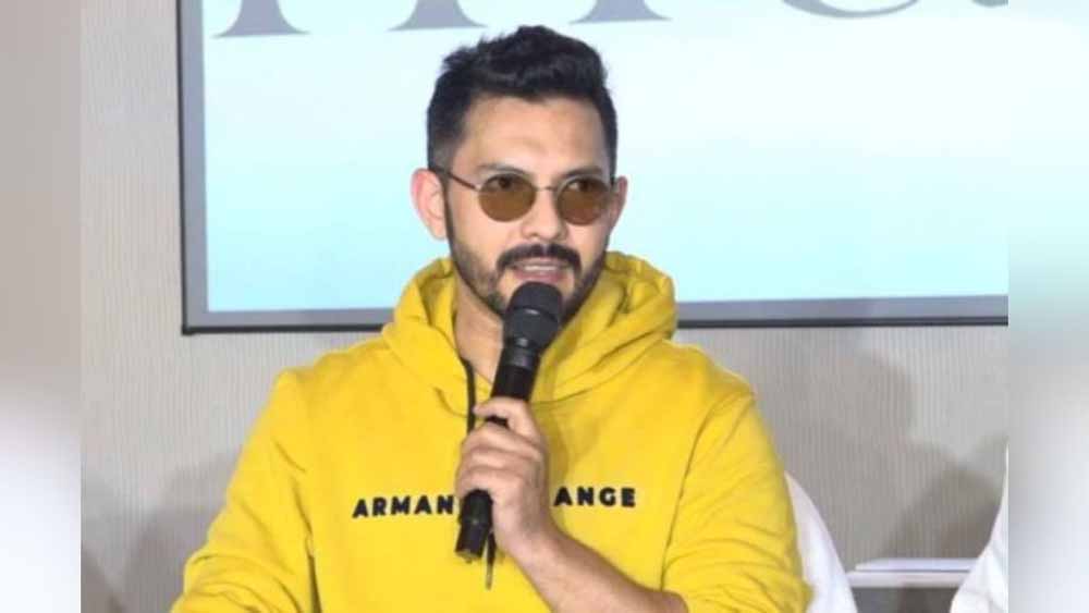 मोबाइल से दूरी, सफलता से दोस्ती: आदित्य नारायण का संदेश मोबाइल से दूरी, सफलता से दोस्ती: आदित्य नारायण का संदेश