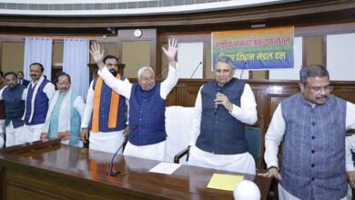 नीतीश कुमार ने सरकार गठन का दावा पेश किया; कल 10वीं बार लेंगे शपथ, पीएम होंगे शामिल