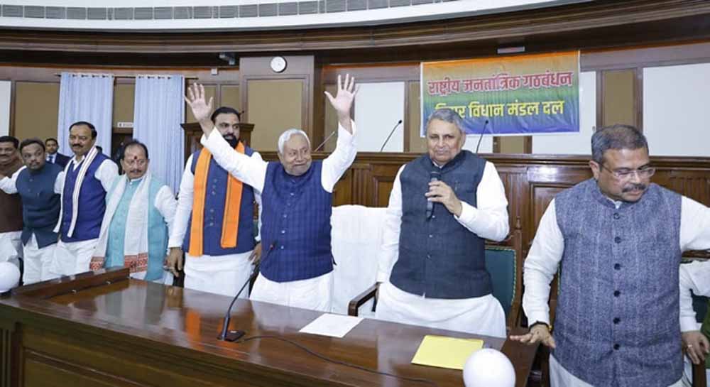 नीतीश कुमार ने सरकार गठन का दावा पेश किया; कल 10वीं बार लेंगे शपथ, पीएम होंगे शामिल