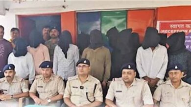 अवैध शराब माफिया पर पुलिस का शिकंजा: 11 आरोपी रंगेहाथ गिरफ्तार