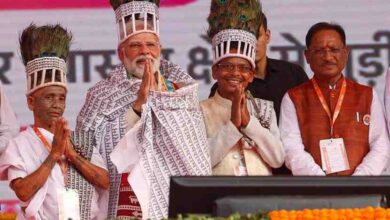 आस्था ने छुआ हृदय : प्रधानमंत्री नरेंद्र मोदी से रामनामी समाज के प्रतिनिधियों ने की आत्मीय भेंट आस्था ने छुआ हृदय : प्रधानमंत्री नरेंद्र मोदी से रामनामी समाज के प्रतिनिधियों ने की आत्मीय भेंट