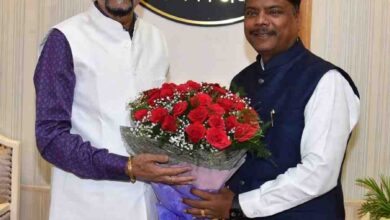 राज्यपाल डेका से वन मंत्री केदार कश्यप ने की सौजन्य भेंट