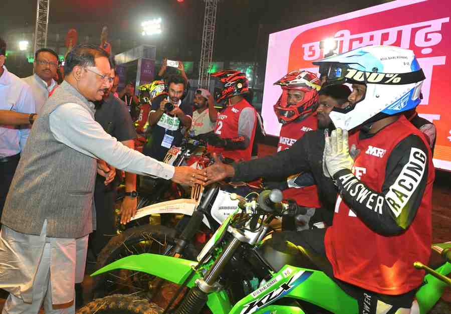 जीवन अनमोल है,हेलमेट पहनें, जिम्मेदार बनें : मुख्यमंत्री साय जीवन अनमोल है,हेलमेट पहनें, जिम्मेदार बनें : मुख्यमंत्री साय