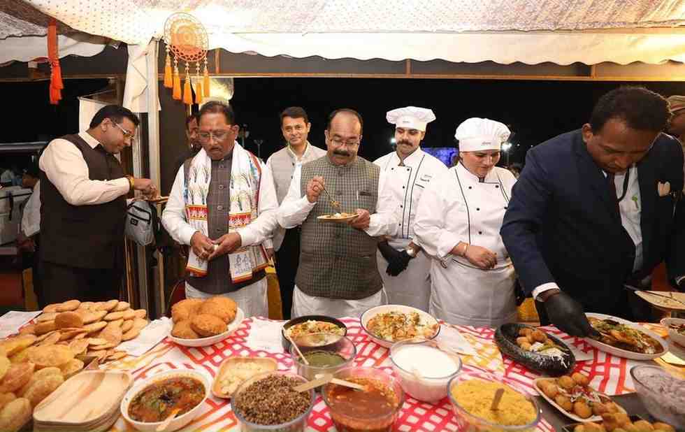 छत्तीसगढ़िया स्वाद से महक उठा केवड़िया:एकता नगर में छत्तीसगढ़ के पर्यटन एवं संस्कृति की गूंज