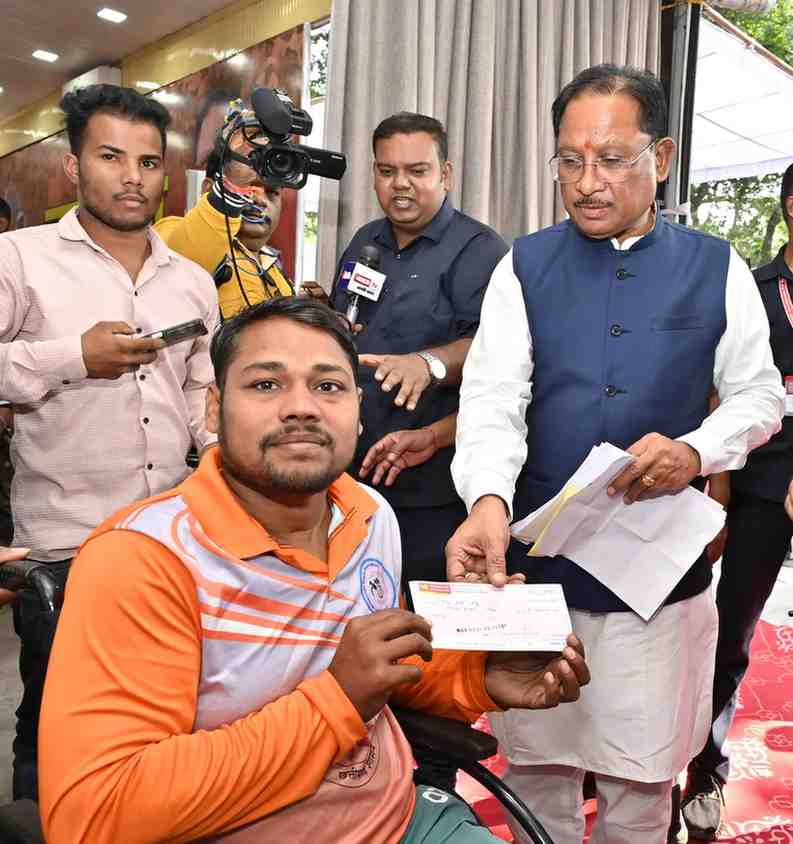 दिव्यांग रग्बी खिलाड़ी की मदद के लिए मुख्यमंत्री आगे आए, जनदर्शन में स्वीकृत किया 90 हजार रुपए का आर्थिक अनुदान दिव्यांग रग्बी खिलाड़ी की मदद के लिए मुख्यमंत्री आगे आए, जनदर्शन में स्वीकृत किया 90 हजार रुपए का आर्थिक अनुदान