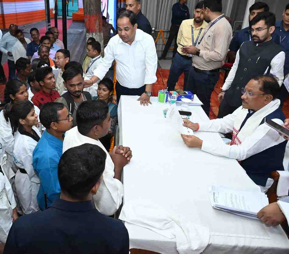 मुख्यमंत्री विष्णु देव साय ने खिलाड़ियों को हरसंभव सहयोग का भरोसा दिया मुख्यमंत्री विष्णु देव साय ने खिलाड़ियों को हरसंभव सहयोग का भरोसा दिया