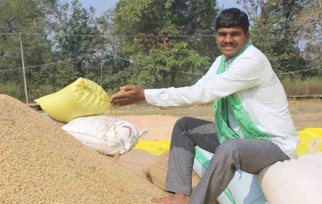 मेहनत से मिली नई उड़ान: किसान प्रदीप पटेल अब खरीदेंगे अपना ट्रैक्टर, खेती से कमाई,अब आधुनिकता की ओर बढ़ते कदम मेहनत से मिली नई उड़ान: किसान प्रदीप पटेल अब खरीदेंगे अपना ट्रैक्टर, खेती से कमाई,अब आधुनिकता की ओर बढ़ते कदम