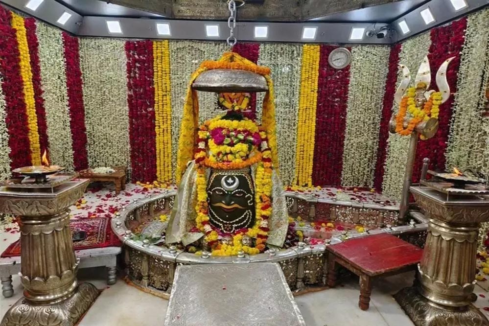 उज्जैन के छात्रों का अनोखा स्टार्टअप: बाबा महाकाल के फूलों से बना रहे इको-फ्रेंडली प्रोडक्ट्स