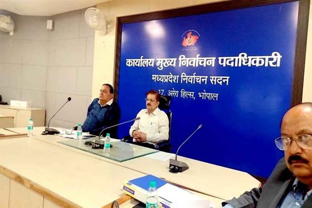 एसआईआर का कार्य गंभीरता और प्राथमिकता के साथ करें