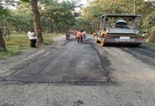 रायपुर : उप मुख्यमंत्री की घोषणा के अनुरूप कारीआम-बसंतपुर मार्ग और गौरेला-वेंकटनगर मार्ग में तेजी से चल रहा है बीटी पेच रिपेयर का कार्य